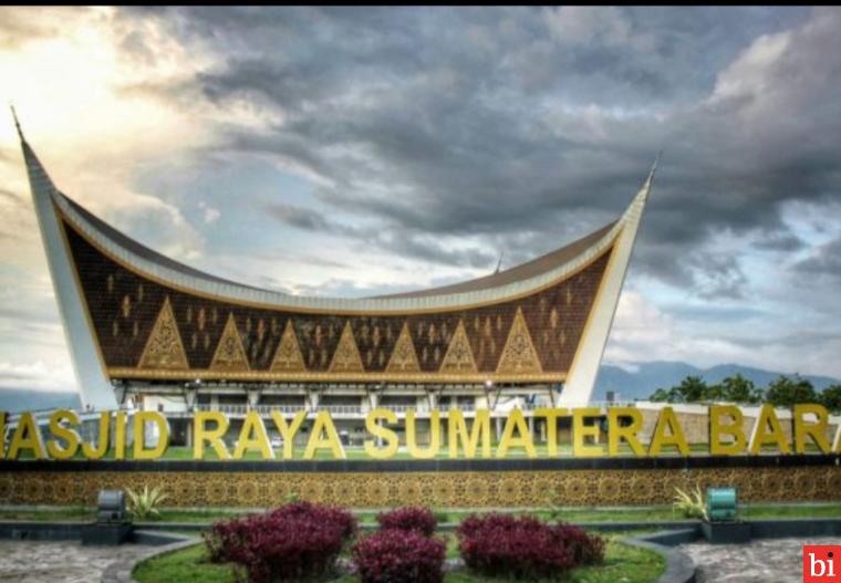 Hari Ini Masjid Raya Sumbar Gelar Shalat Jumat Pertama di Tengah Pandemi