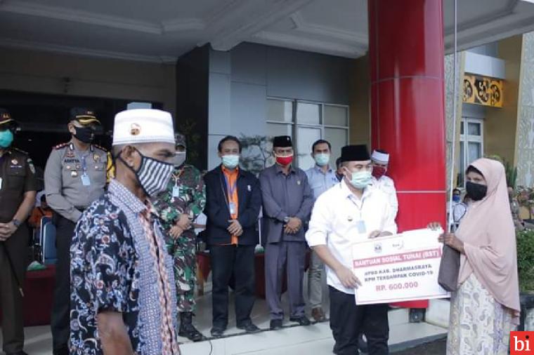 Pemkab Dharmasraya Mulai Salurkan BST Kabupaten dan BST Kemensos