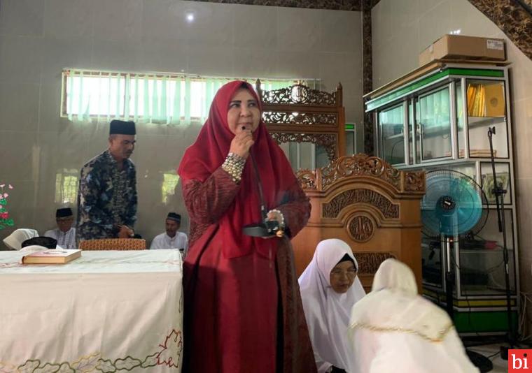 Hj. Nevi Zuairina Hadiri Wirid Rawiya di Kecamatan Dua Koto Pasaman, Sampaikan Peran...