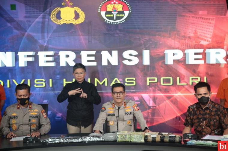 Humas Polri Libatkan Juru Bahasa Isyarat Dalam Setiap Konferensi Pers