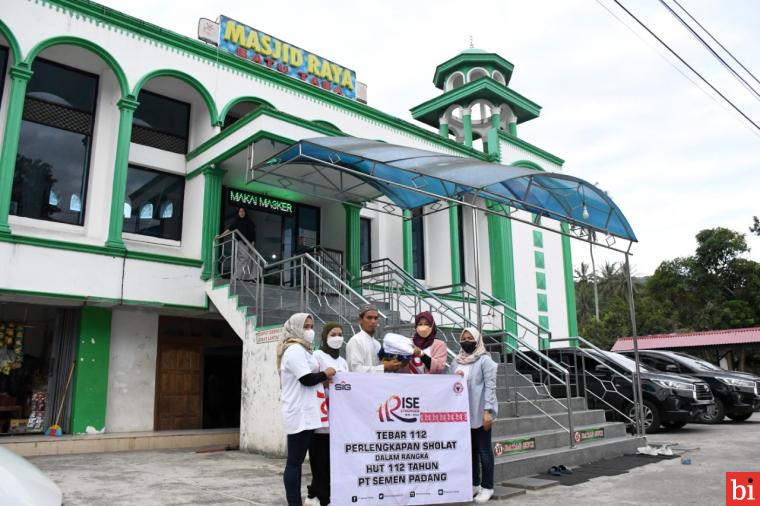 HUT ke-112, PT Semen Padang Bagikan 112 Perlengkapan Salat untuk 20 Rumah Ibadah