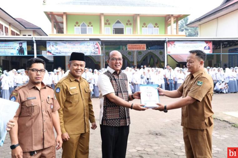 Jadi Pembina Upacara di SMA N 1 Payakumbuh, Ketua DPRD Sumbar Supardi: Sumbar Gudangnya...