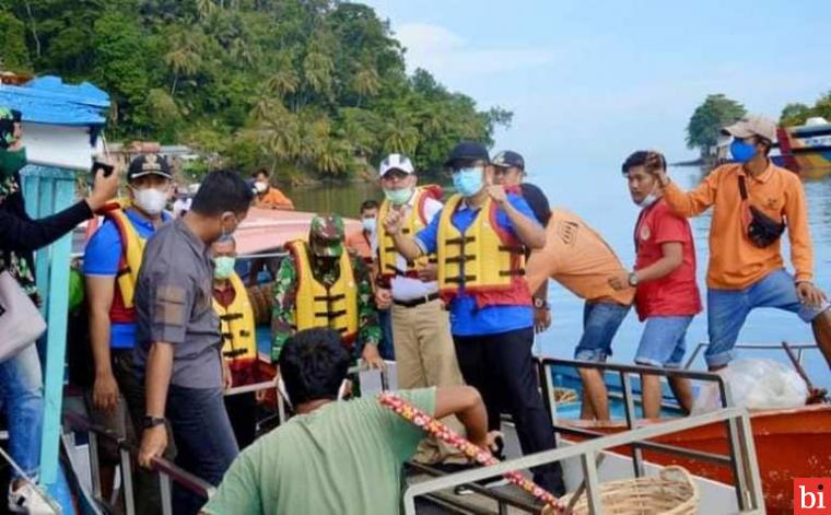 Jaga Kebersihan Sungai, Pemko Padang Luncurkan Kapal Pengumpul Sampah