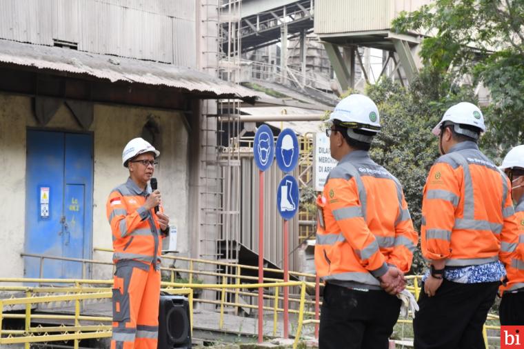 Jajaran Direktorat Produksi Semen Padang Genba Genbutsu di Area Suspension Preheater Kiln...