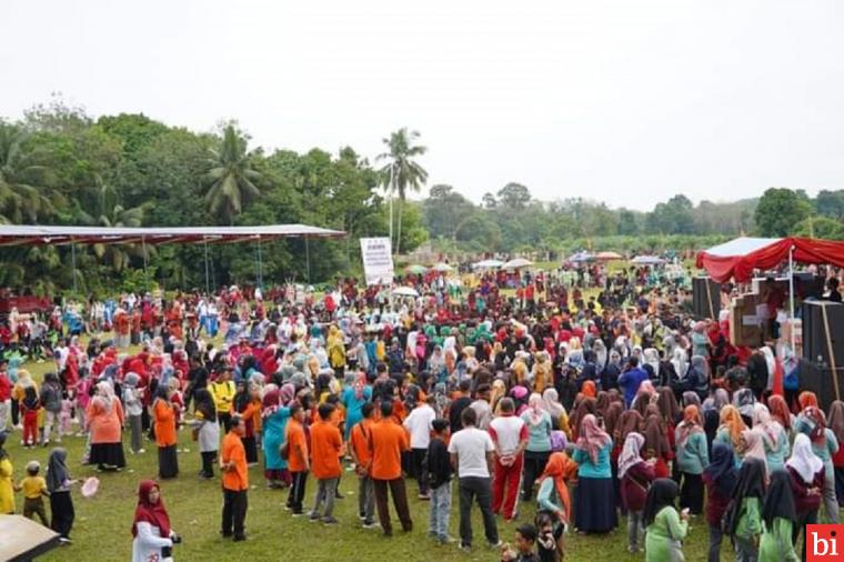 Jalan Santai Dalam Rangka HUT Dharmasraya Ke-19 Berlangsung Meriah