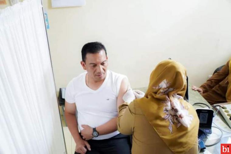 Jelang Keberangkatan CJH, Dinkes Berikan Suntik Vaksin Meningitis