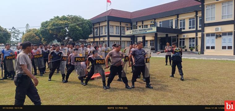 Jelang Ops mantap Brata dan Pemilu Serentak 2024, Polres Dharmasraya Latihan Dalmas