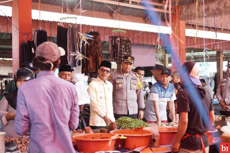 Jelang Ramadhan, Bupati Safaruddin  Tinjau Ketersediaan Pangan di Pasar Nagari Taram