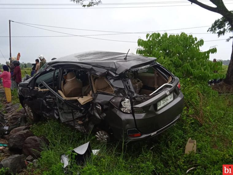 KA Pariaman Ekspres Tertemper Mobil, KAI Divre II Sumatera Barat Imbau Masyarakat Agar...