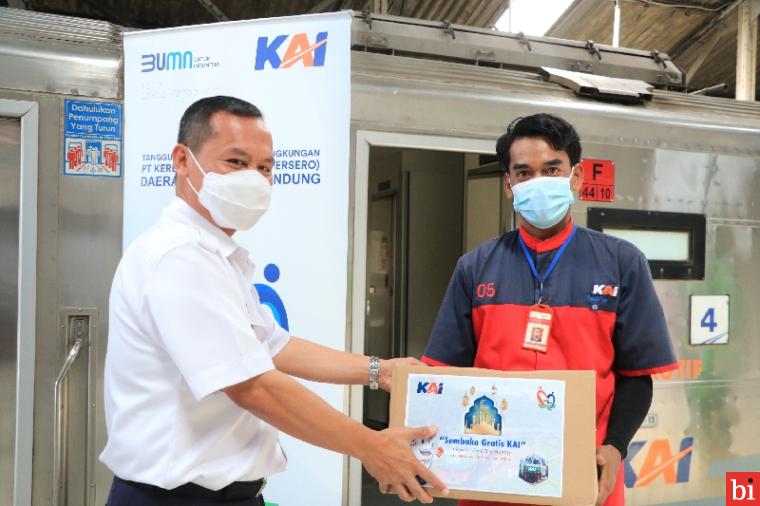 KAI Berikan Santunan Senilai Rp320 Juta Rupiah untuk Porter di Berbagai Stasiun