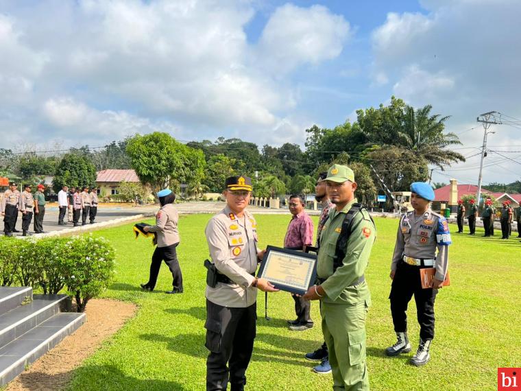 Kapolres Dharmasraya AKBP Nurhadiansyah Pimpin Apel Satkamling