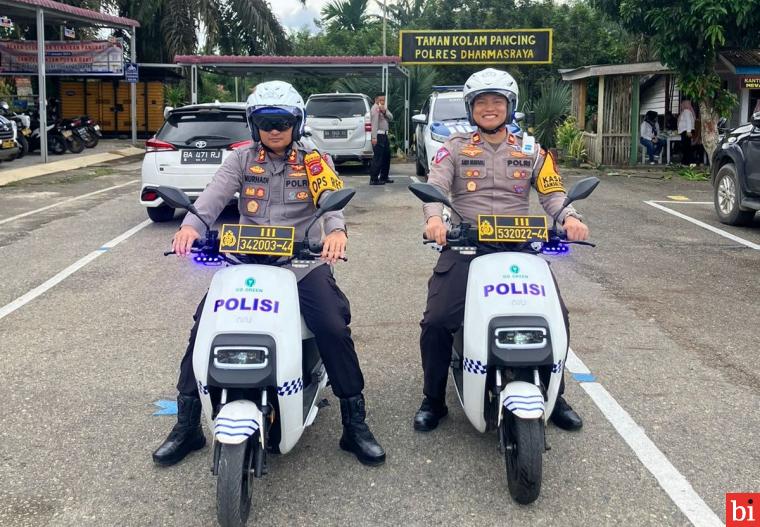 Kapolres Dharmasraya dan Kasat Lantas Melakukan Patroli Ramah Lingkungan