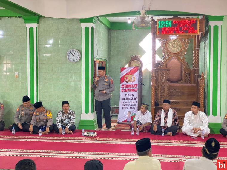 Kapolres Dharmasraya Sampaikan Pesan Kamtibmas Saat Jumat Curhat