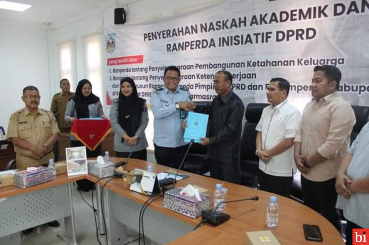 Kemenkumham Sumbar Serahkan Naskah Akademik Ranperda Inisiatif DPRD Dharmasraya