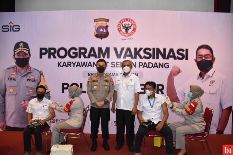 Kerja Sama dengan Polda, PT Semen Padang Vaksin 1.200 Karyawan