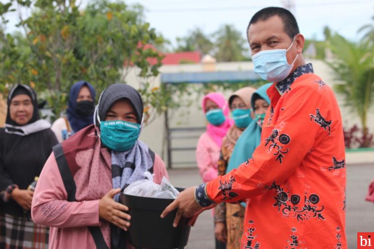 Keterbatasan Berusaha di Tengah Pandemi, Genius Beri Bantuan untuk Kelompok Tani Wanita