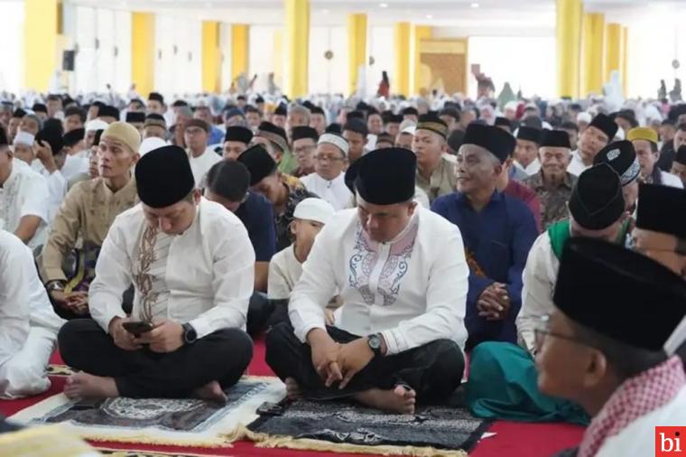 Ketua DPRD Dharmasraya Hadiri Solat Idul Adha 1445 H Bersama Ribuan Jamaah