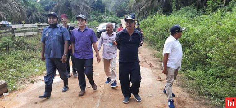 Ketua DPRD Dharmasraya Tinjau Lokasi Longsor  Nagari Banai