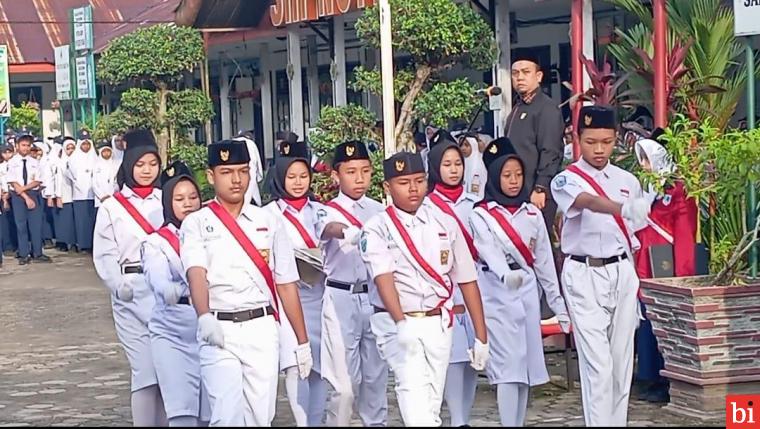 Ketua DPRD Padang Launching Budidaya Bawang Dayak di SMPN 6 Padang