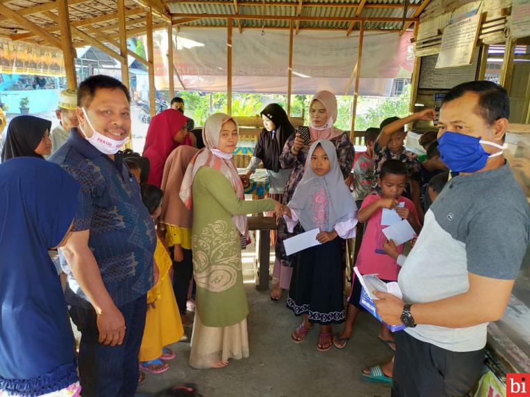 Ketua DPRD Pasbar Santuni 36 Anak Yatim di Jorong Lombok