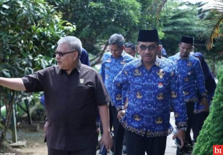 Ketua DPRD Sumbar Muhidi Tekankan Peningkatan Mutu Pendidikan Saat Kunjungi SMAN 2...