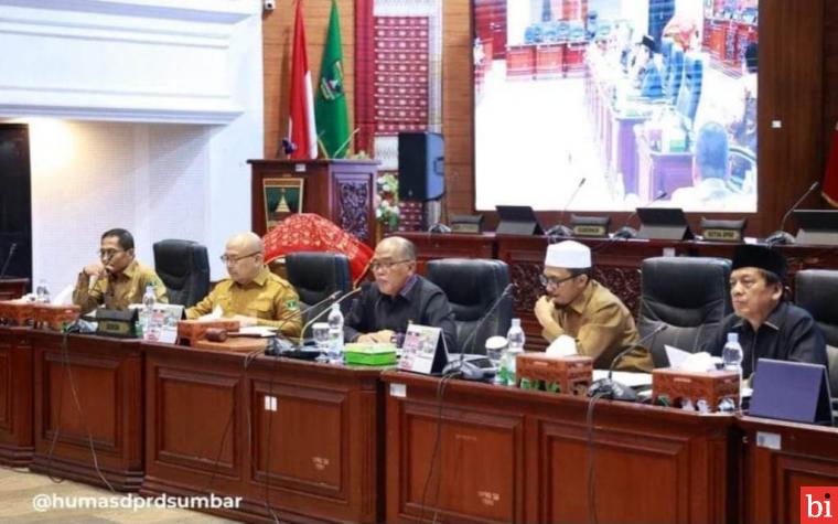 Ketua DPRD Sumbar Pimpin Rapat Gabungan Bersama TAPD Evaluasi Pelaksanaan Kegiatan Tahun...