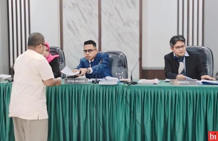 KI Sumbar Gelar Sidang Pemeriksaan Awal Sengketa Adriani Alwi dengan Pemprov Sumbar