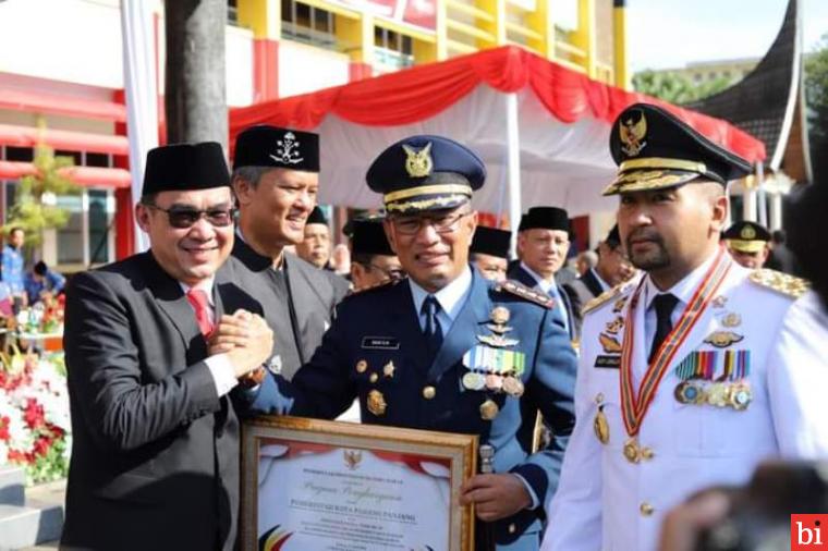 Kinerja Terbaik, Padang Panjang Terima Dua Penghargaan dari Pemprov