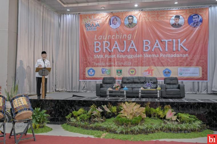 Kolaborasi SMK di Sumbar hasilkan produk Batik Braja