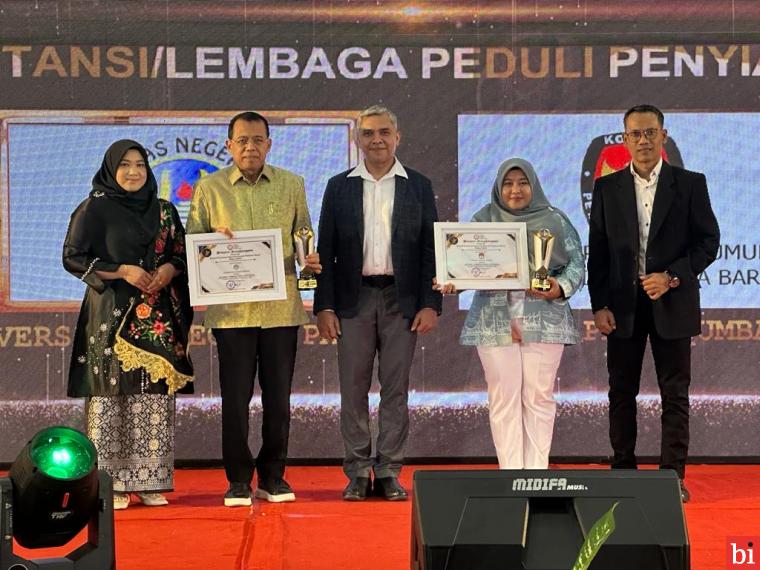 KPID Sumbar Anugerahi UNP Sebagai Lembaga Peduli Penyiaran 2023