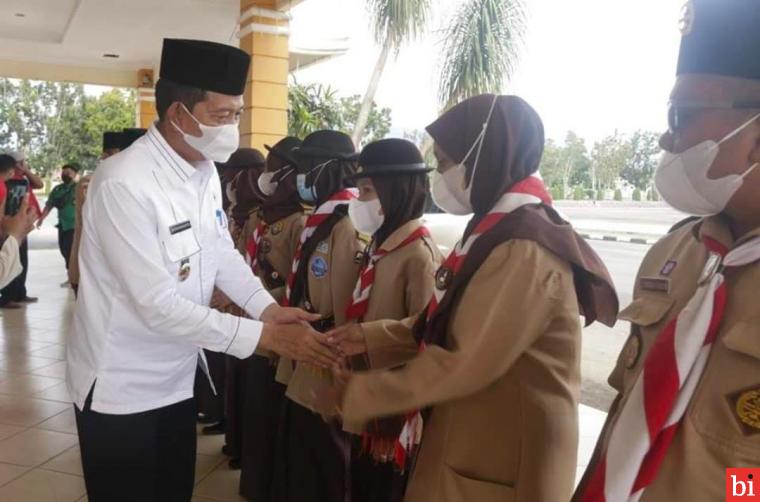 Ketua Kwarcab Pramuka Pasbar Lepas Kontingen Giat Prestasi Tingkat Daerah 2021