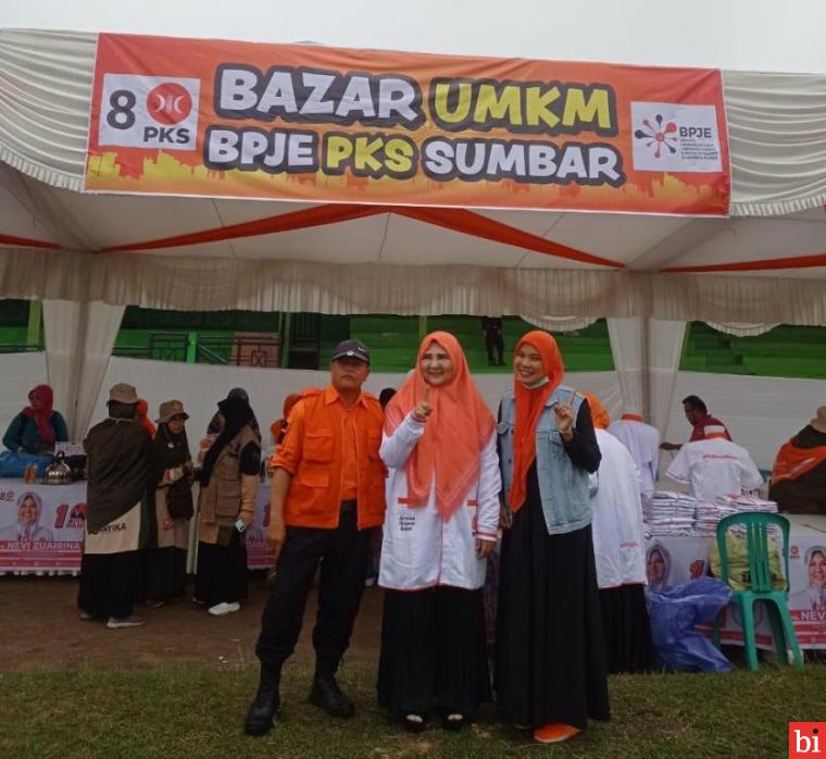 Kunjungan Hj. Nevi Zuairina ke Bazar UMKM BPJE PKS Sumbar