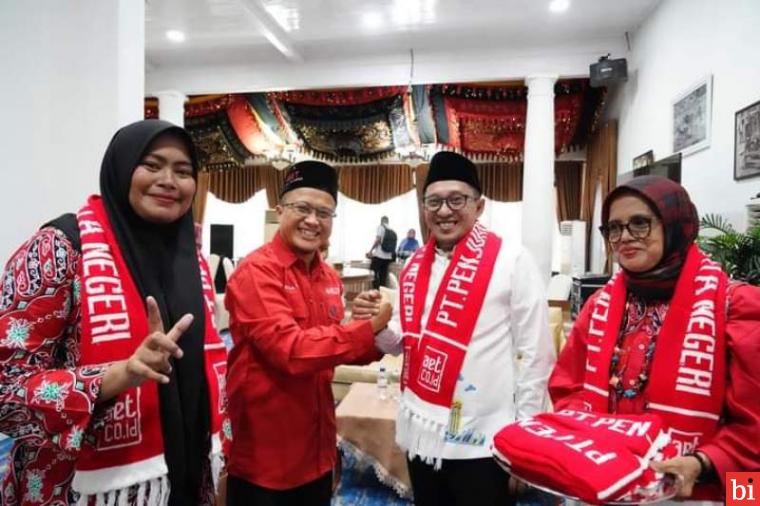 Lepas Jamaah Umroh, Bupati Eka Putra Harap Jamaah Doakan Tanah Datar