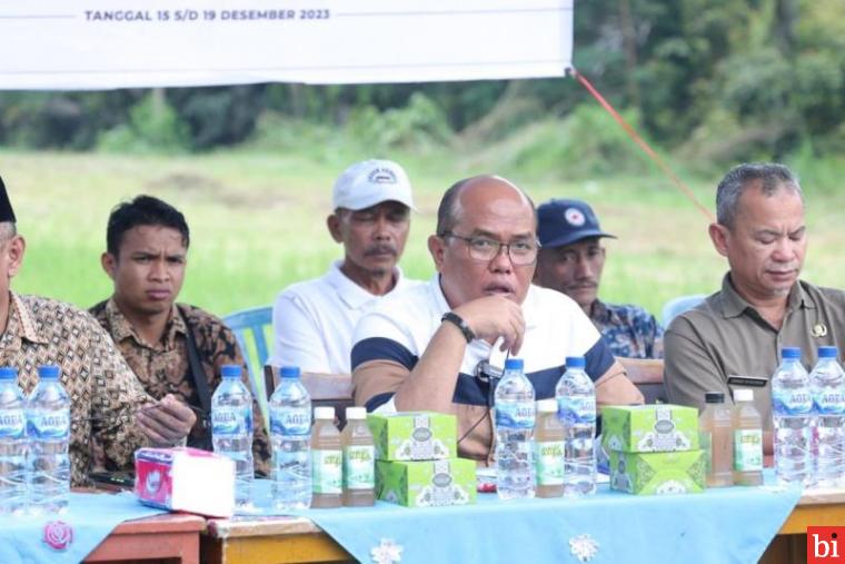 Masyarakat Nagari Labuah Gunuang  Kadukan Saluran Irigasi Rusak Kepada Ketua DPRD Sumbar