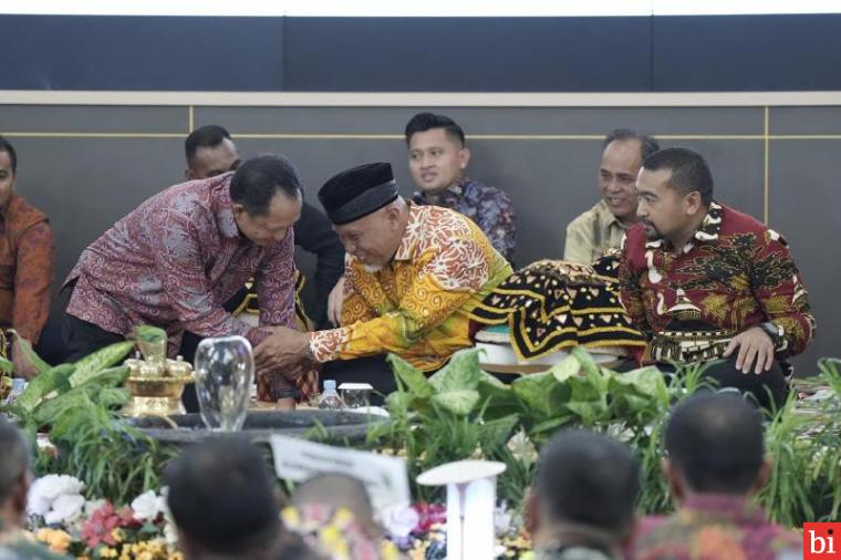 Mendagri Tito Nikmati Makan Bajamba di Istana Gubernuran: Sumbar Terbukti Paling Siap...