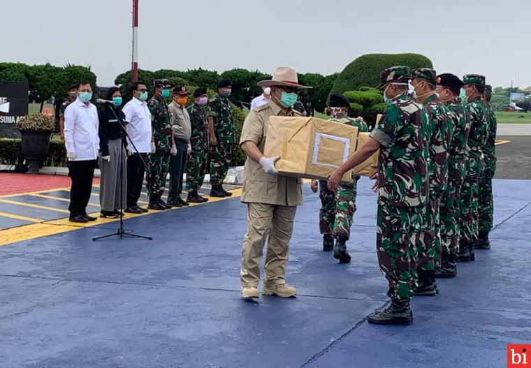 Menhan Prabowo Subianto Serahkan Bantuan Tiongkok ke Gugus Tugas Covid -19