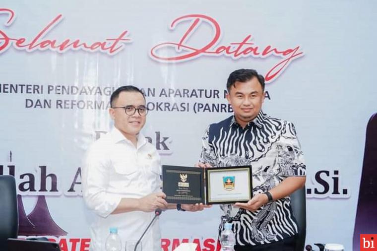 MenpanRB Beri Motivasi dan Puji Kinerja Sutan Riska