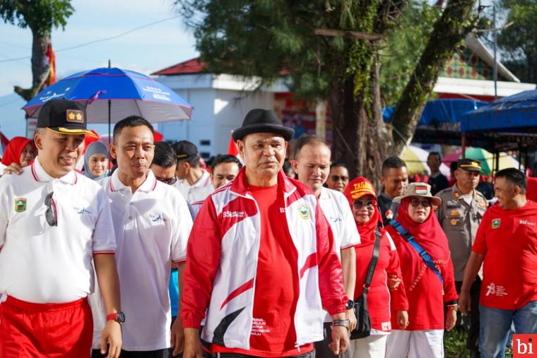 Meriahkan HUT RI Ke-78, Bupati Epyardi Asda Gelar Apel Gabungan dan Gerak Jalan Santai