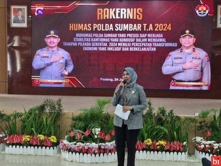 Narasumber Acara Rakernis Bidhumas Polda Sumbar, Mona Sisca:Keterbukaan Informasi bagi...