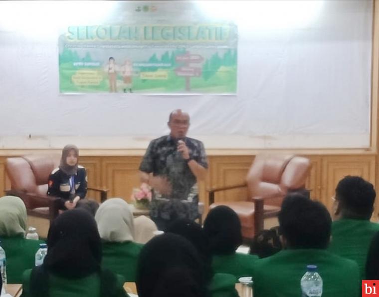 Narasumber Sekolah Legislatif 2023 di depan Mahasiswa Kedokteran Unand, Ketua DPRD...