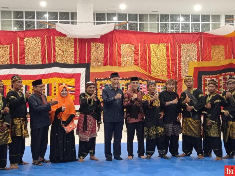 Nevi Zuairina Dukung Pelestarian Budaya Asli Minangkabau Berupa Pencak Silat