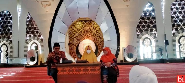 Nevi Zuairina Sampaikan Pentingnya Ketakwaan dan Keikhlasan Selama Ramadan