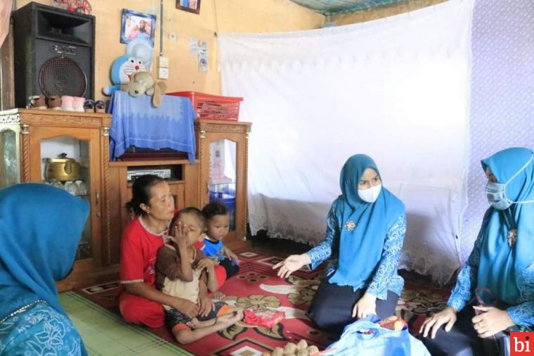 P2TP2A Dharmasraya Salurkan Bantuan Spesifik Bagi Perempuan dan Anak