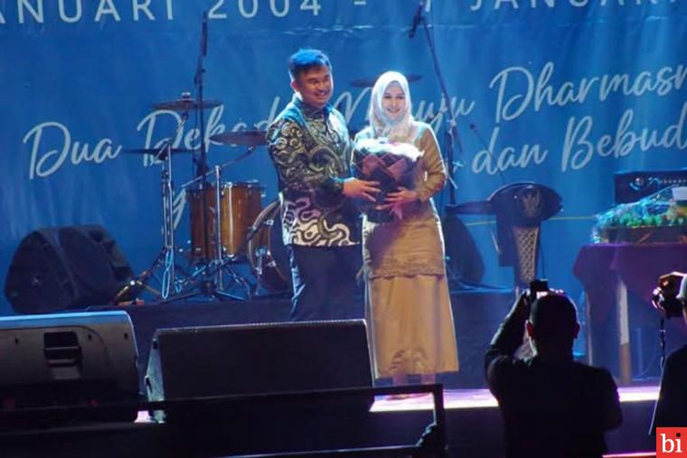 Pada Momen Malam Resepsi HUT Kabupaten Dharmasraya ke 21, Sutan Riska Sampaikan Salam...