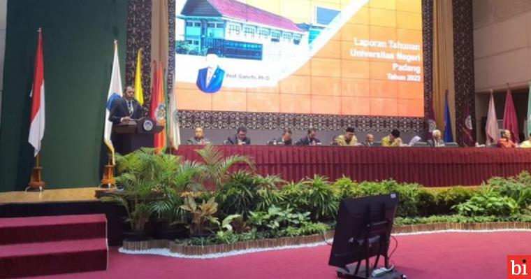 Pada Sidang Terbuka Majelis Wali Amanat, Rektor UNP Menyampaikan Laporan 2022