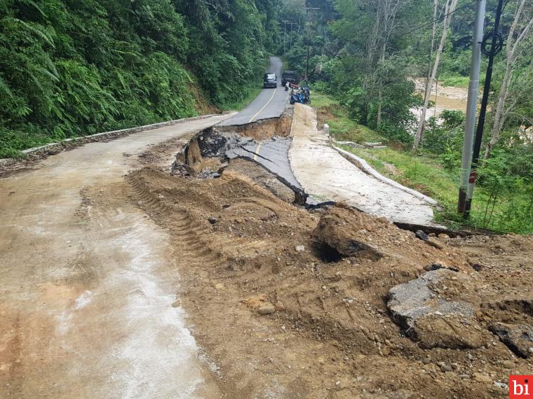 Jalan Kabupaten di Silokek Diperbaiki