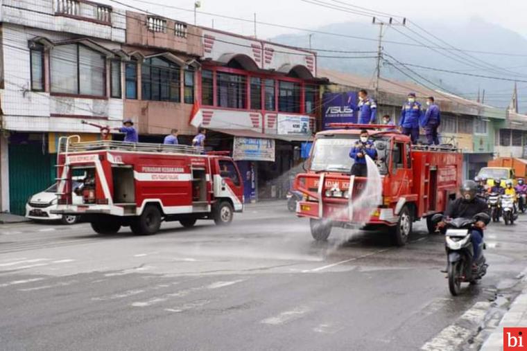 Pascaerupsi Marapi, Damkar Lakukan Pembersihan Jalan Protokol