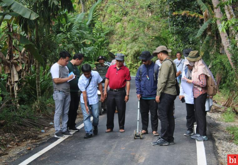 Pembangunan Ruas Jalan Paninjauan-Kuncir Diindikasikan Tak Sesuai Spek, Bupati dan...