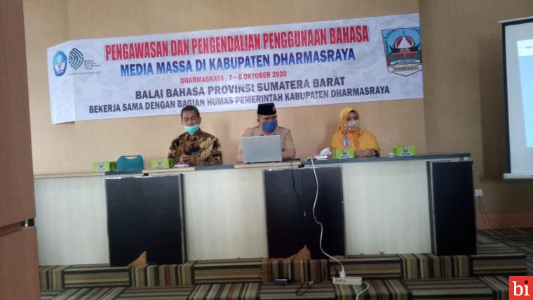 Pemkab Dharmasraya Bersama Balai Bahasa Provinsi Sumbar Gelar Forum Diskusi dengan Media...