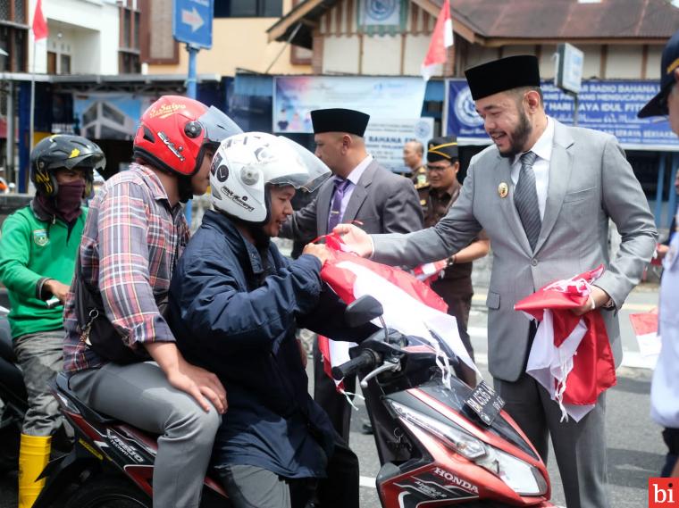 Pemko Bagikan 3.700 Bendera Merah Putih